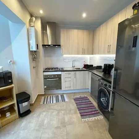 아파트 De Casal Close To Lisbon Flat Equipado 알마다