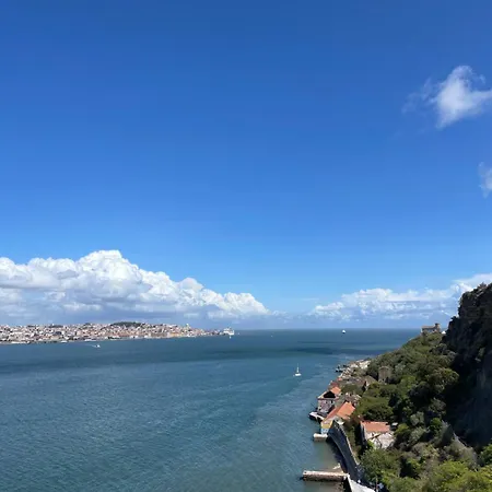 شقة De Casal Close To Lisbon Flat Equipado ألمادا