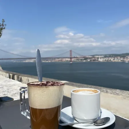 De Casal Close To Lisbon Flat Equipado Almada